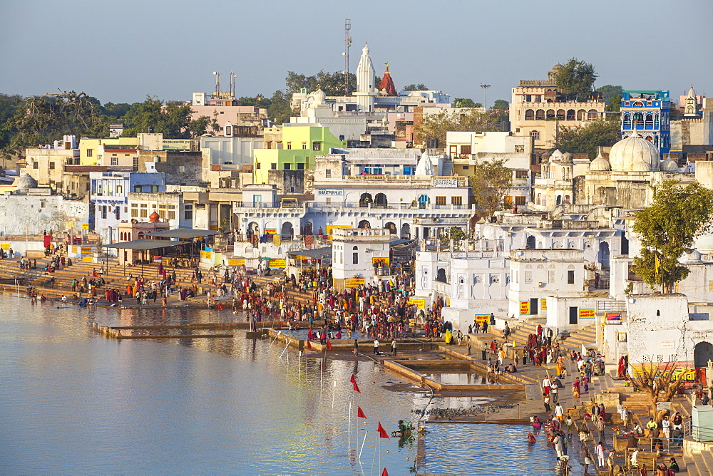 Pushkar Lake and bathing ghats, Pushkar, Rajasthan, India, Asia