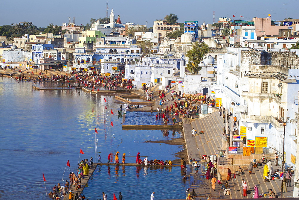 Pushkar Lake and bathing ghats, Pushkar, Rajasthan, India, Asia