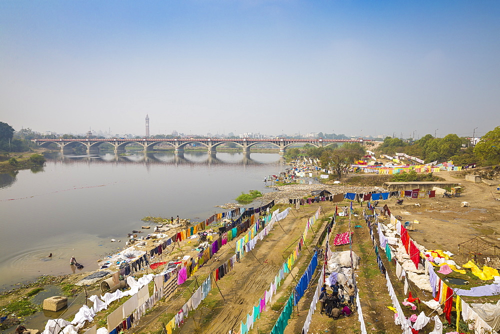 Washing drying on banks of Gomti River, Lucknow, Uttar Pradesh, India, Asia