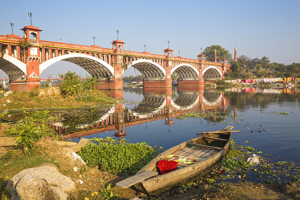 Bridge over Gomti River, Lucknow, Uttar Pradesh, India, Asia