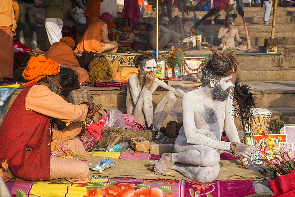 Hindu holy men, Dashashwamedh Ghat, the main ghat on the Ganges River, Varanasi, Uttar Pradesh, India, Asia