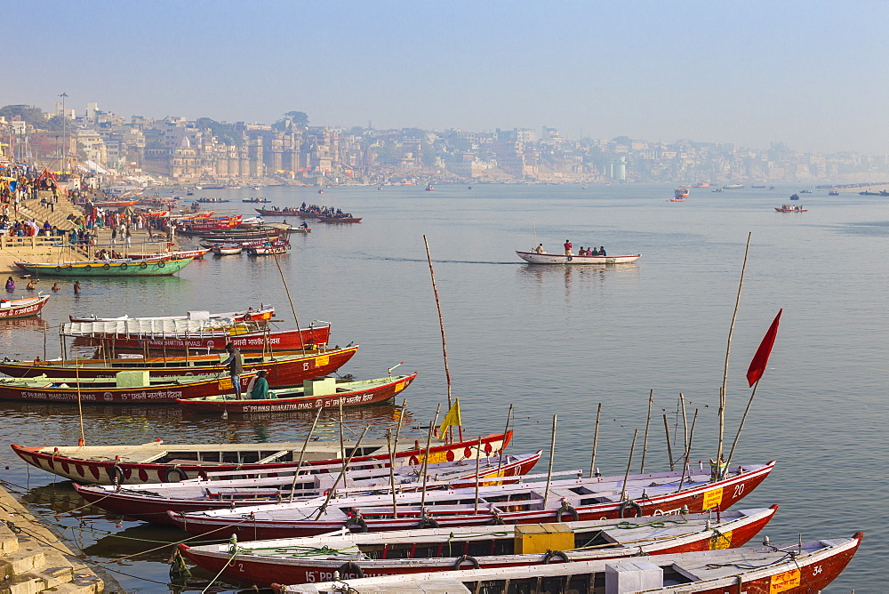 Ghats on the River Ganges, Varanasi, Uttar Pradesh, India, Asia