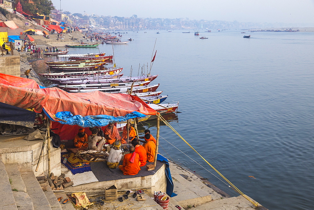 Hindu holy men on banks of Ganges River, Varanasi, Uttar Pradesh, India, Asia