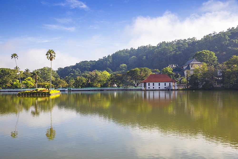 Kandy Lake and the Temple of the Tooth, Kandy, UNESCO World Heritage Site, Central Province, Sri Lanka, Asia