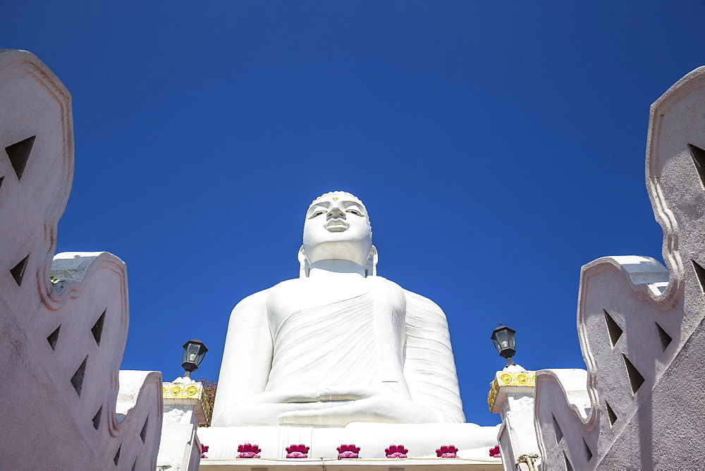 Bahiravokanda Vihara Buddha Statue, Kandy, Central Province, Sri Lanka, Asia