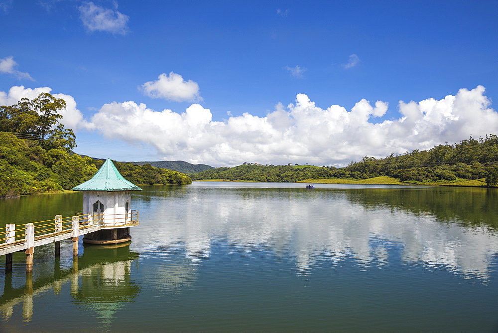 Kande Ela reservoir, Nuwara Eliya, Central Province, Sri Lanka, Asia