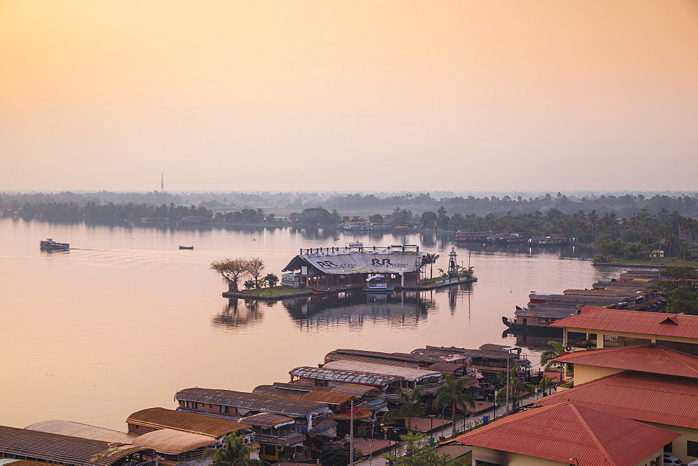 Houseboats on Backwaters, Alappuzha (Alleppey), Kerala, India, Asia