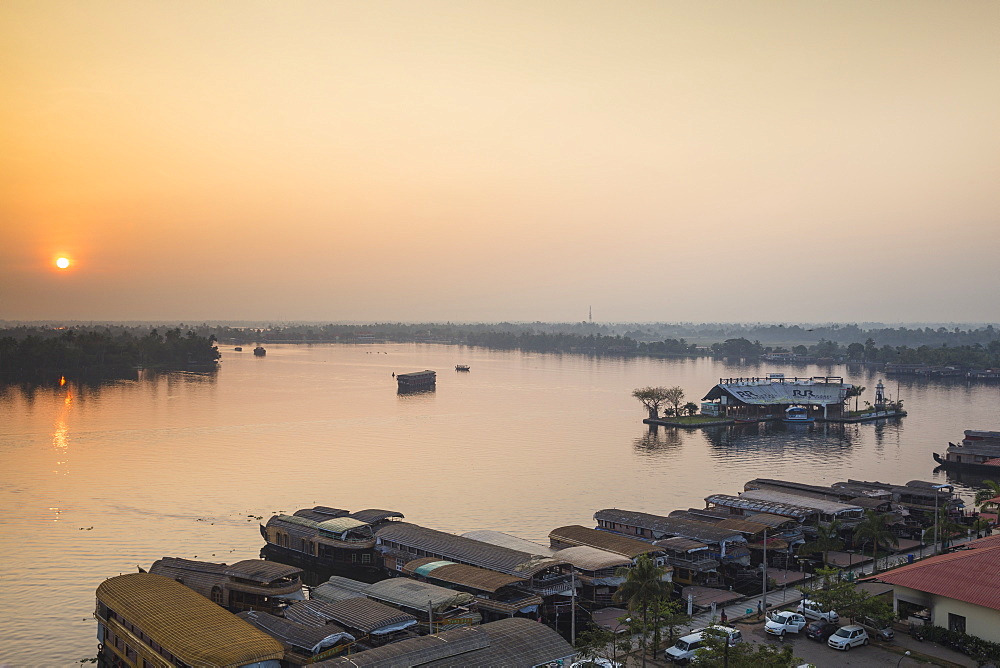 Houseboats on Backwaters, Alappuzha (Alleppey), Kerala, India, Asia