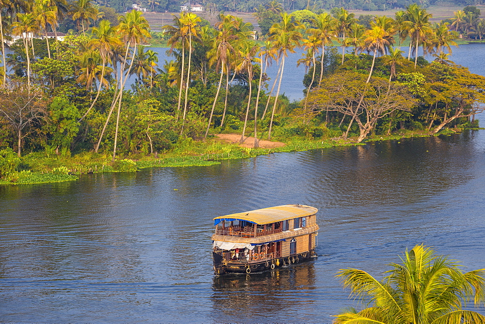 Houseboat on Backwaters, Alappuzha (Alleppey), Kerala, India, Asia