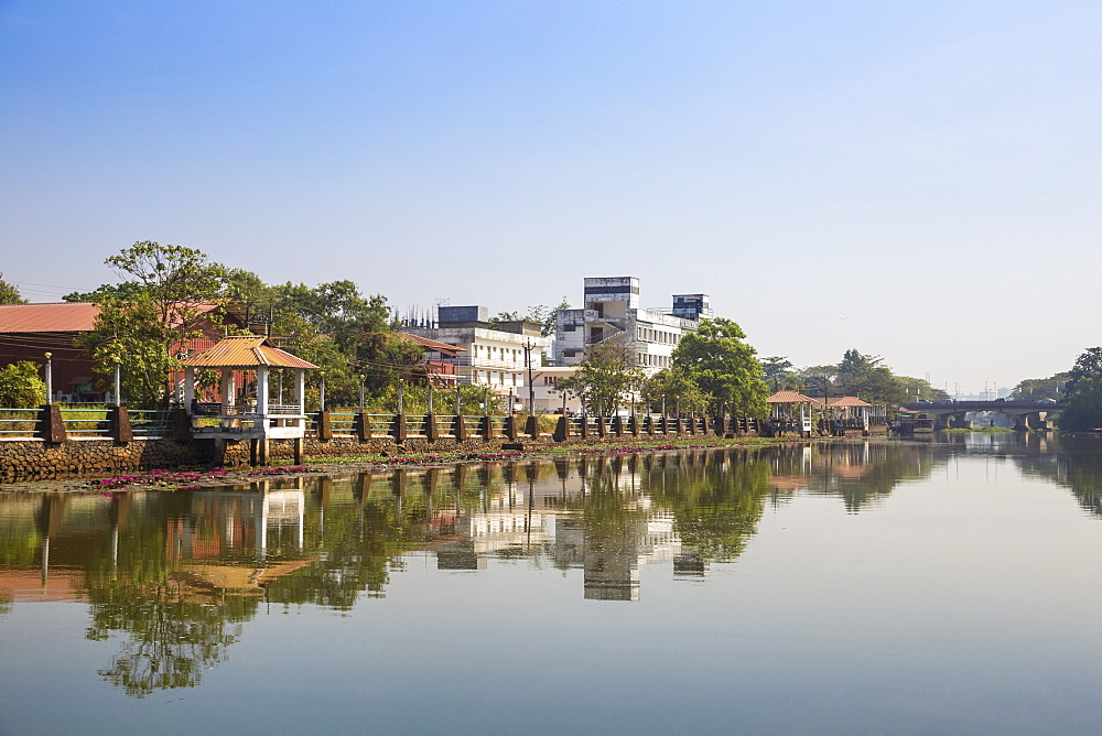 View towards Kuttanad ferry terminal, Backwaters, Alappuzha (Alleppey), Kerala, India, Asia