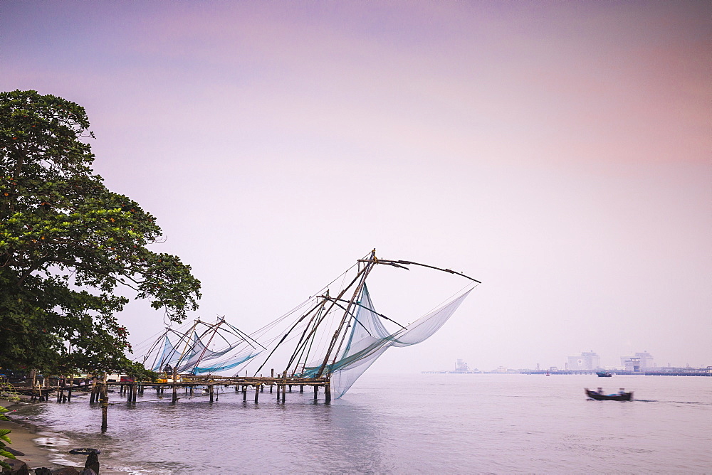 Chinese fishing nets, Fort Kochi, Cochin (Kochi), Kerala, India, Asia