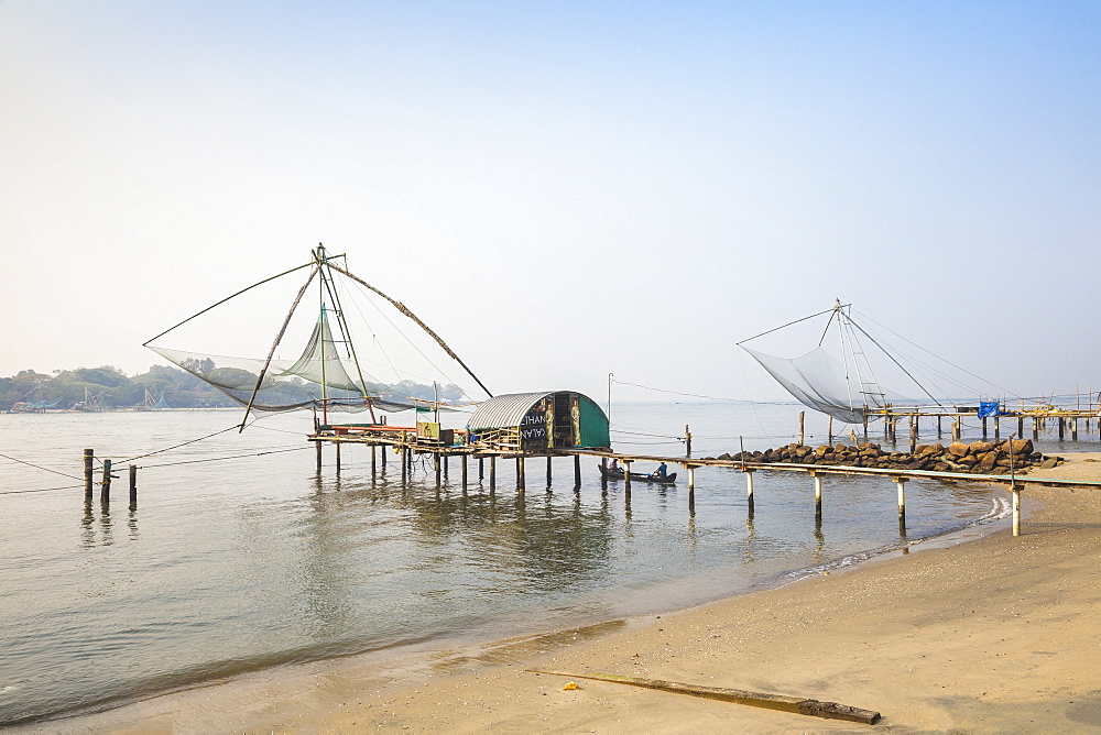 Chinese fishing nets, Vipin Island, Cochin (Kochi), Kerala, India, Asia