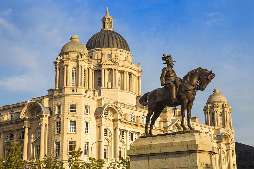 Statue of King Edward VII in front of The Port of Liverpool Building, Liverpool, Merseyside, England, United Kingdom, Europe