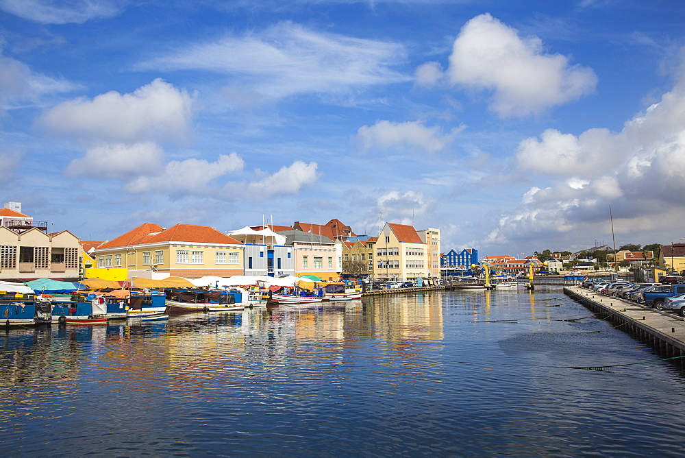 Venezuelan boats at the floating market, Punda, UNESCO World Heritage Site, Willemstad, Curacao, West Indies, Lesser Antilles, former Netherlands Antilles, Caribbean, Central America