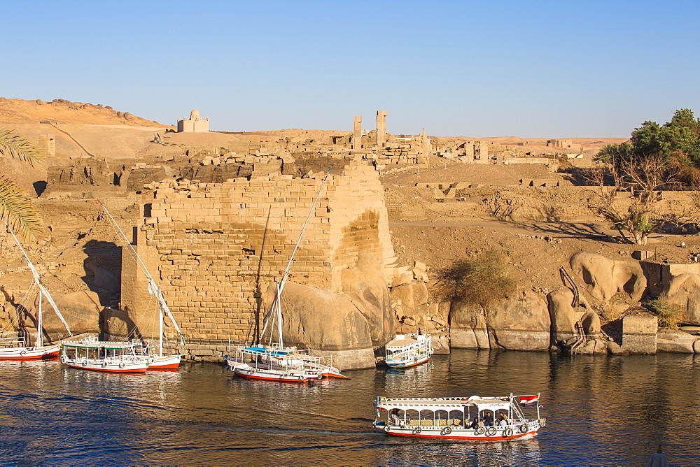 View towards Khnum ruins on Elephantine Island, Aswan, Upper Egypt, Egypt, North Africa, Africa