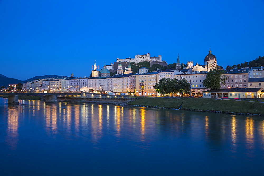 View of Salzach River, Hohensalzburg Castle and the Altstadt (The Old City), UNESCO World Heritage Site, Salzburg, Austria, Europe