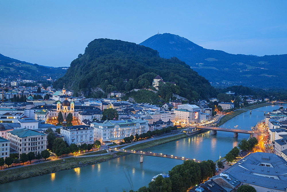 View of Salzach River with The Old City to the right and the New City to the left, Salzburg, Austria, Europe