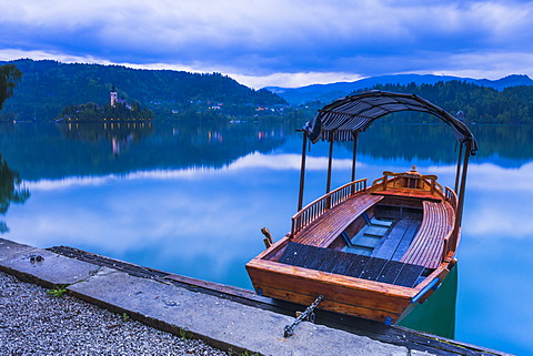 Pletna Rowing Boat, Lake Bled, Bled, Gorenjska, Upper Carniola Region, Slovenia, Europe