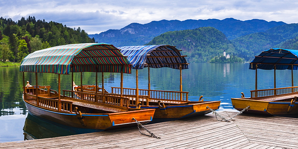 Pletna Rowing Boats, Lake Bled, Bled, Gorenjska, Upper Carniola Region, Slovenia, Europe