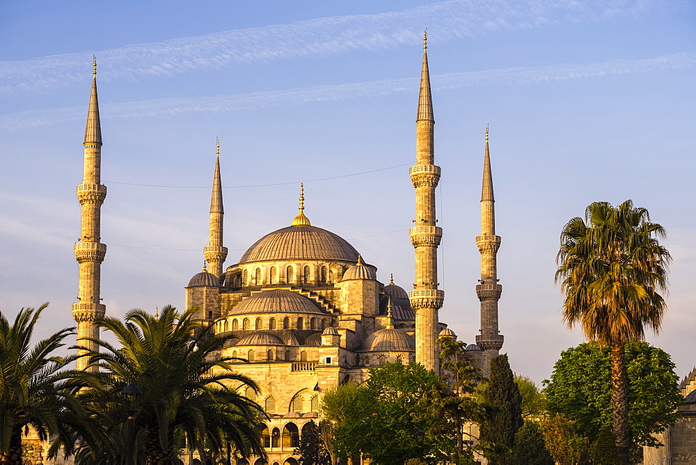 Blue Mosque (Sultan Ahmed Mosque) (Sultan Ahmet Camii), UNESCO World Heritage Site, just after sunrise, Istanbul, Turkey, Europe