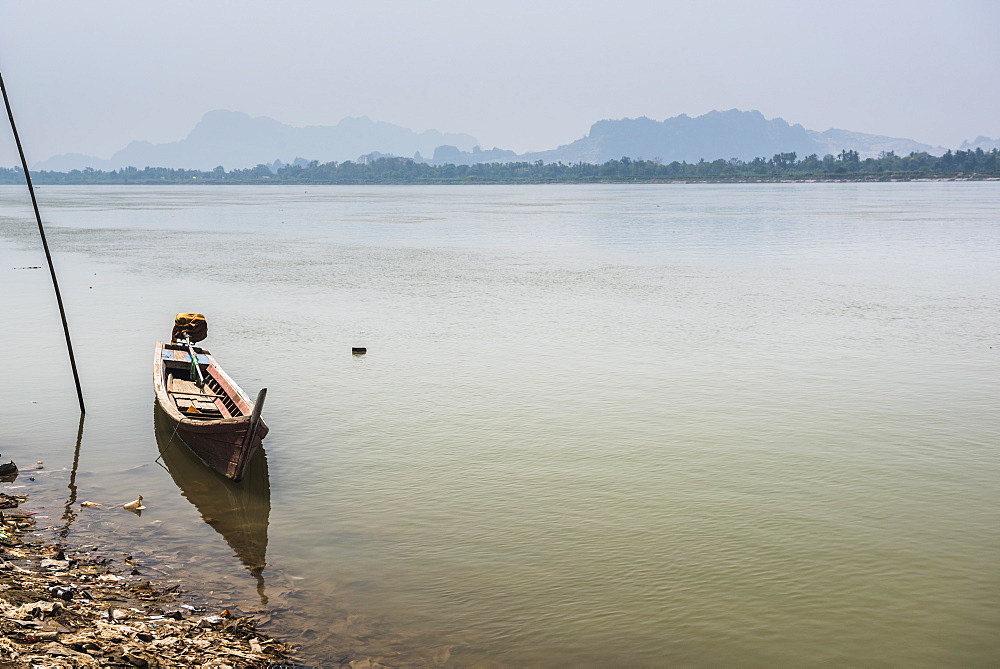 Motor boat on Salween River (Thanlwin River), Hpa An, Karen State (Kayin State), Myanmar (Burma), Asia