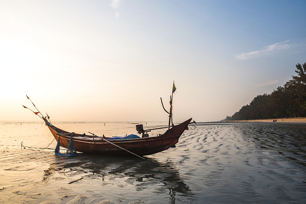 Fishing boat on Maungmagan Beach at sunset, Dawei, Tanintharyi Region, Myanmar (Burma), Asia