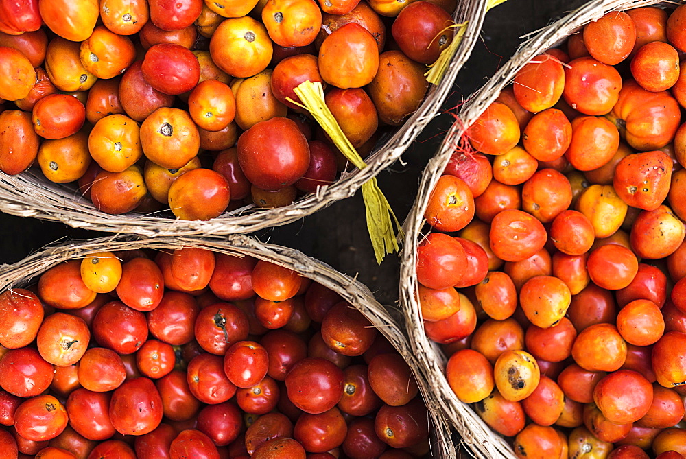 Tomatoes at Hpa An Morning Market, Kayin State (Karen State), Myanmar (Burma), Asia