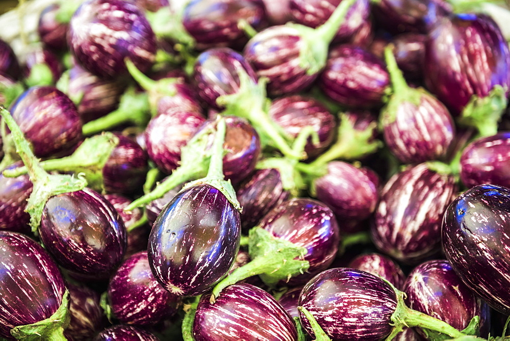 Eggplant (aubergines) for sale in Chaudi Market, Goa, India, Asia