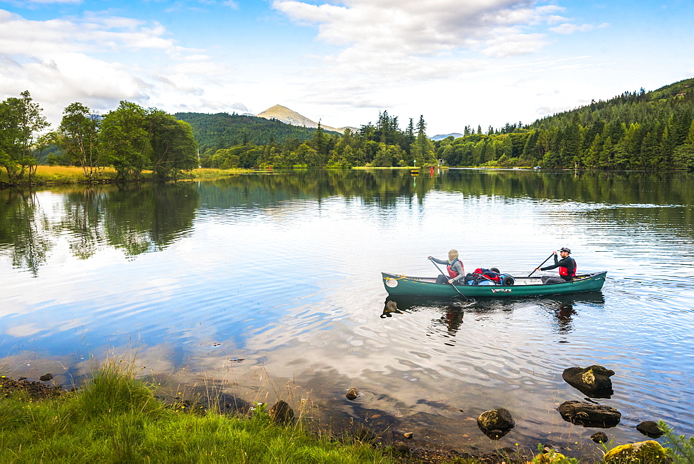 Canoeing Loch Oich, along the Caledonian Canal, near Fort William, Scottish Highlands, Scotland, United Kingdom, Europe