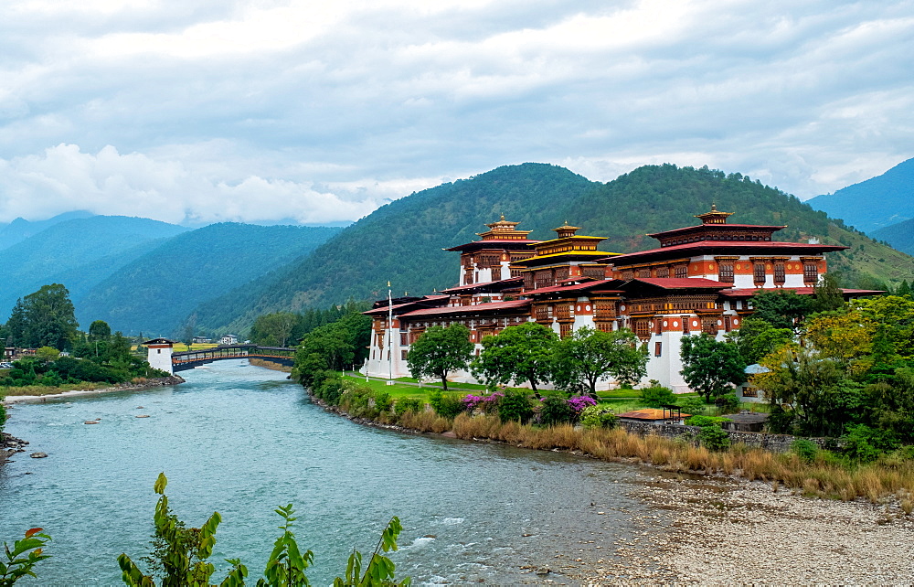 Punakha Dzong, a 17th century fortress on both Pho and Mo Chhu Rivers, Bhutan, Asia