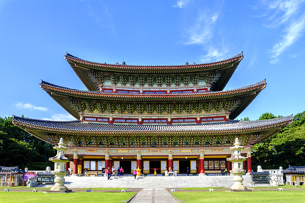 Yakcheonsa Buddhist Temple, 30 meters high, spanning 3305 square meters, the largest temple in Asia, Jeju Island, South Korea, Asia