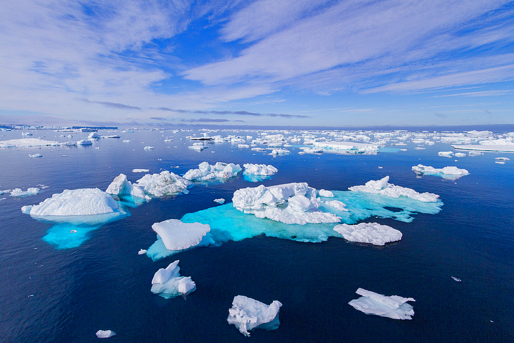 Icebergs and sea ice in the Weddell Sea on the eastern side of the Antarctic Peninsula during the summer months, Southern Ocean, Polar Regions