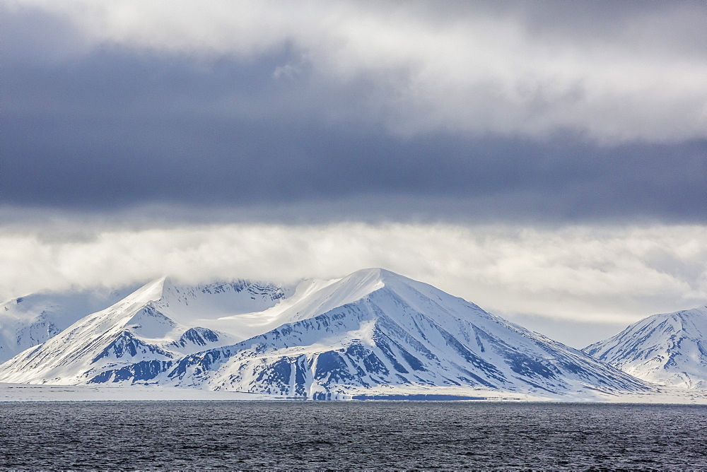 Dramatic skies in Krossfjorden, Spitsbergen, Svalbard, Norway, Scandinavia, Europe