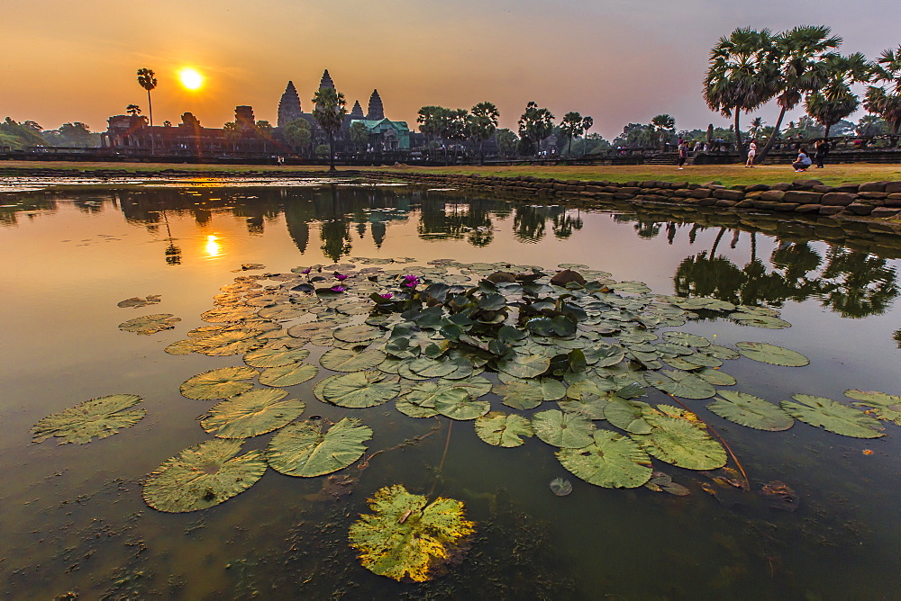 Sunrise over Angkor Wat, Angkor, UNESCO World Heritage Site, Siem Reap Province, Cambodia, Indochina, Southeast Asia, Asia 