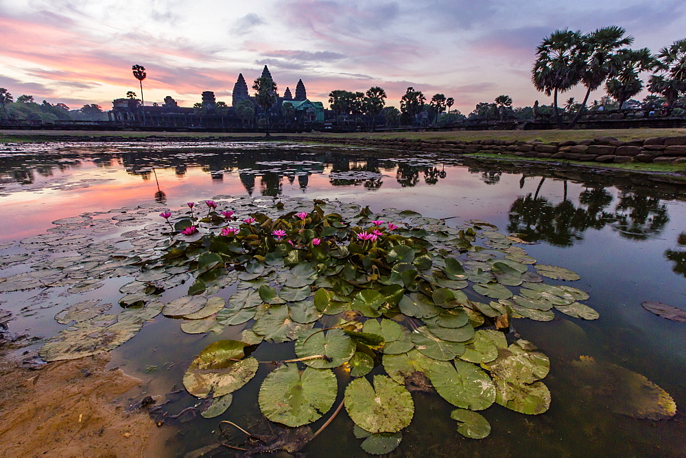 Sunrise over Angkor Wat, Angkor, UNESCO World Heritage Site, Siem Reap Province, Cambodia, Indochina, Southeast Asia, Asia 