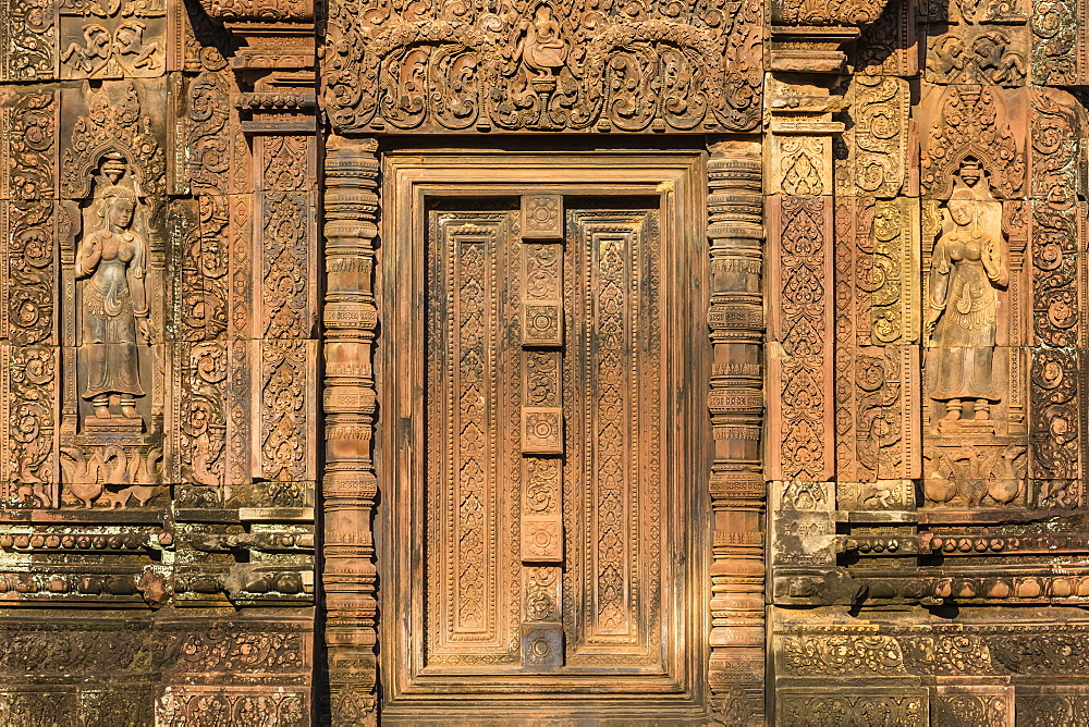 Bas-relief at Banteay Srei Temple in Angkor, UNESCO World Heritage Site, Siem Reap Province, Cambodia, Indochina, Southeast Asia, Asia 