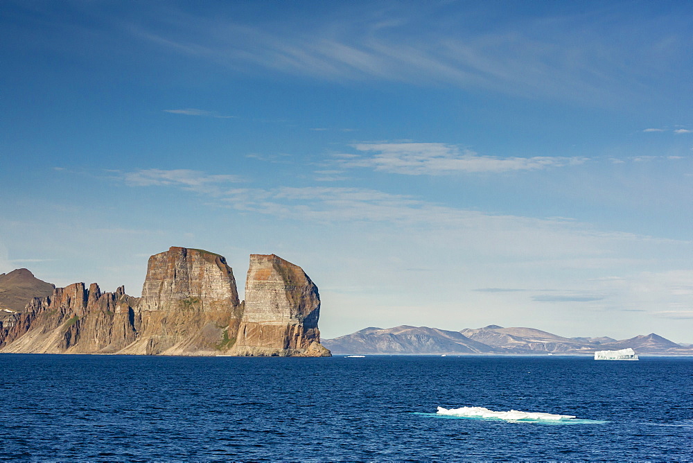 View of the jagged cliffs along the Cumberland Peninsula, Baffin Island, Nunavut, Canada, North America