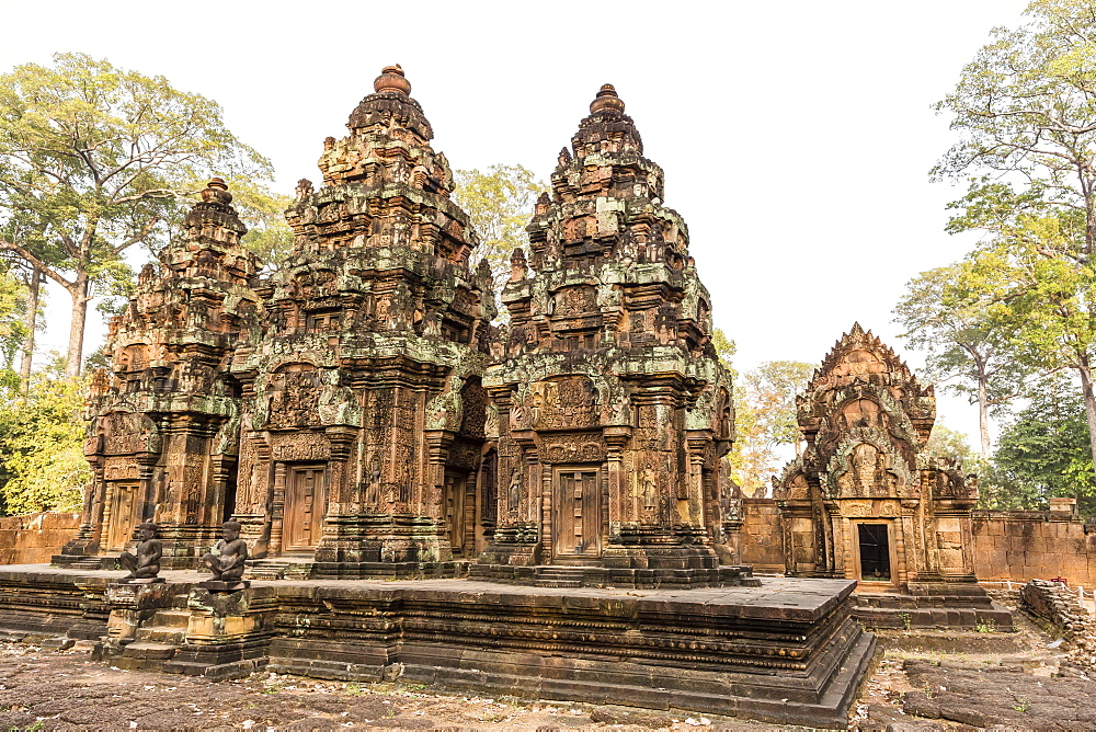 Ornate carvings in red sandstone at Banteay Srei Temple in Angkor, UNESCO World Heritage Site, Siem Reap, Cambodia, Indochina, Southeast Asia, Asia