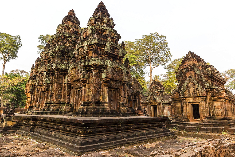 Ornate carvings in red sandstone at Banteay Srei Temple in Angkor, UNESCO World Heritage Site, Siem Reap, Cambodia, Indochina, Southeast Asia, Asia