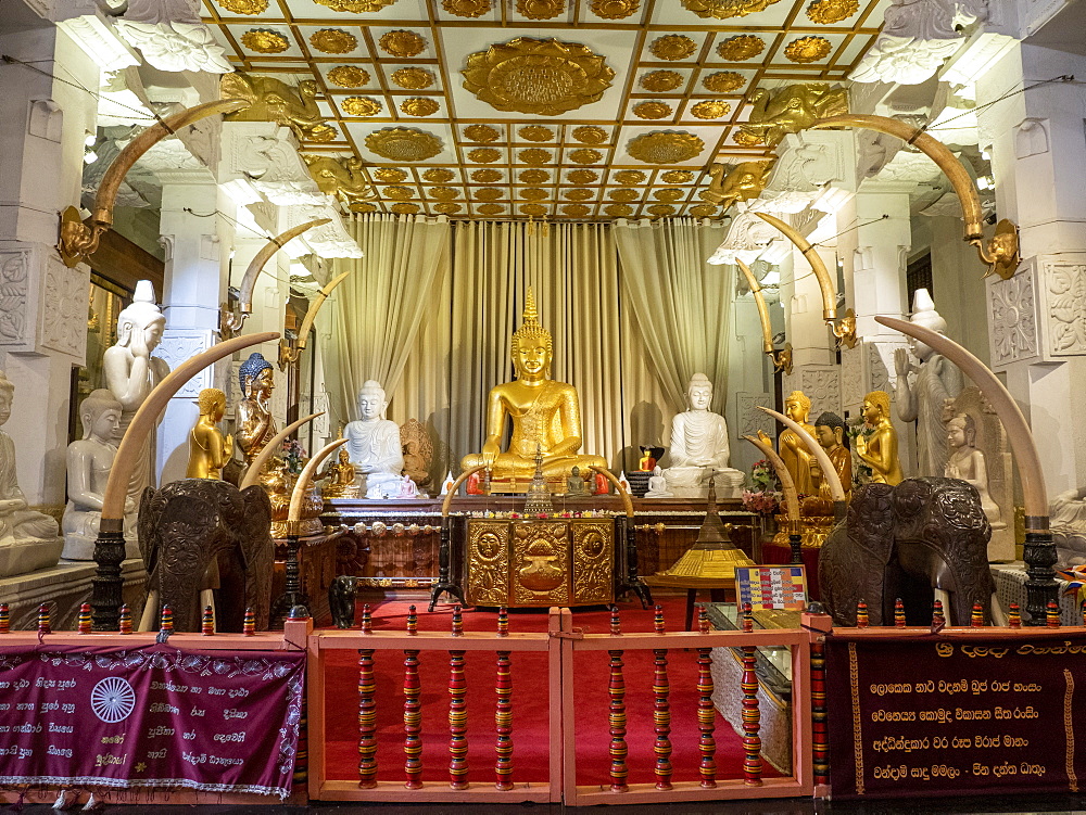 Sri Dalada Maligawa (Temple of the Sacred Tooth Relic), UNESCO World Heritage Site, Kandy, Sri Lanka, Asia