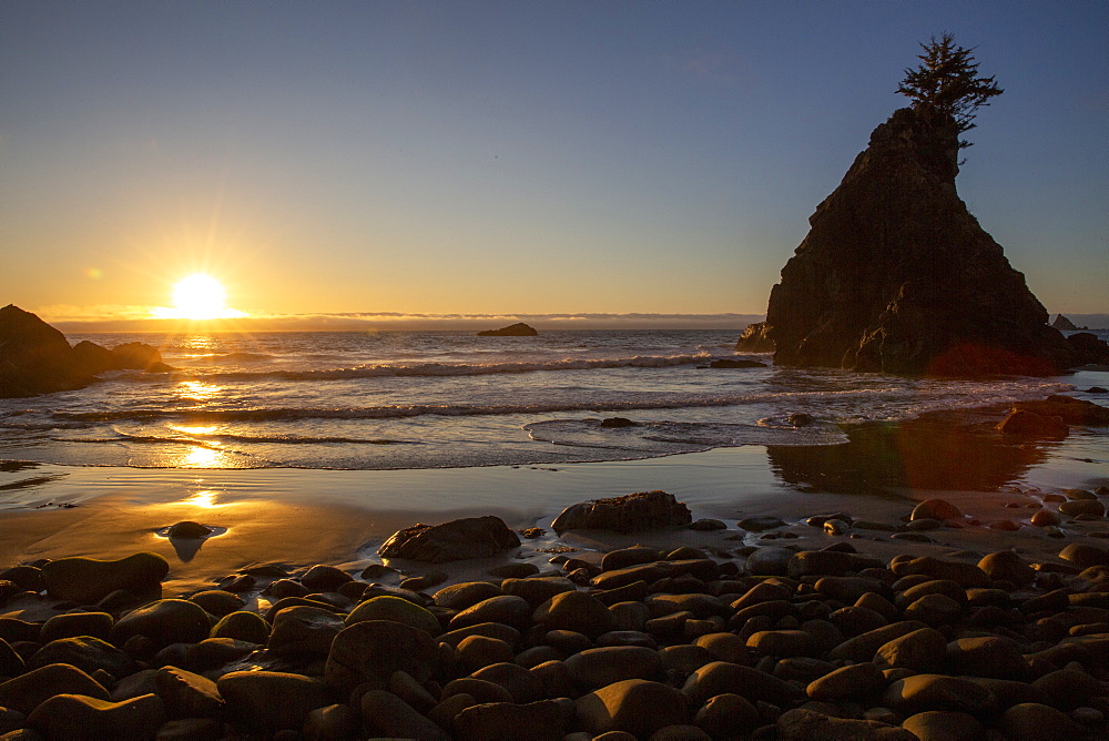 Sunset at low tide on Hidden Beach, Klamath, California, United States of America, North America