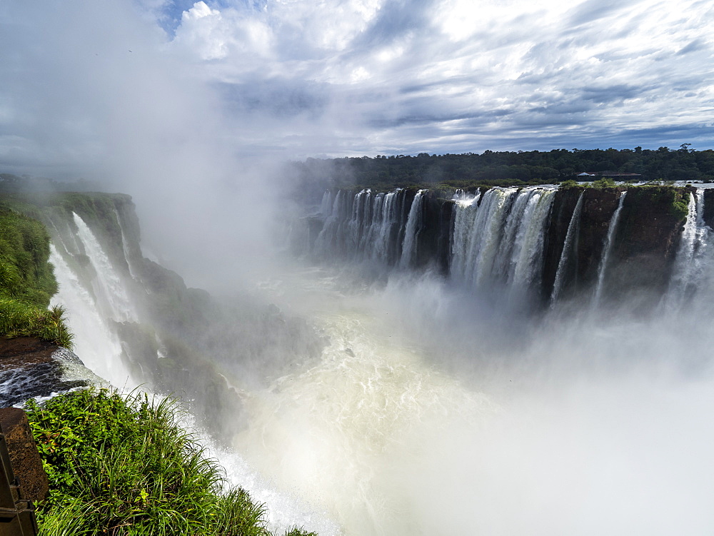 Devil's Throat (Garganta del Diablo), Iguacu Falls, UNESCO World Heritage Site, Misiones Province, Argentina, South America