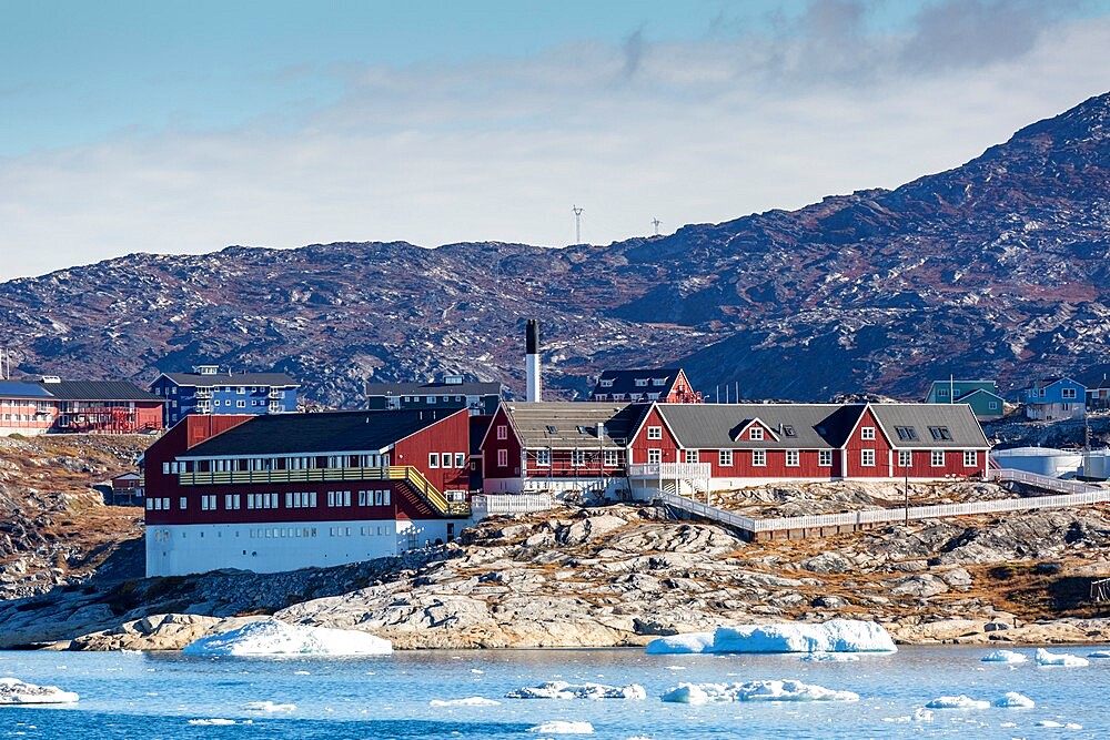 View from the outer bay of the third largest city in Greenland, Ilulissat (Jakobshavn), Greenland, Polar Regions