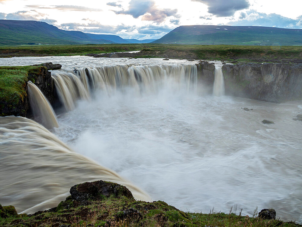 Godafoss (Waterfall of the Gods), Skjalfandafljot River, Baroardalur district, Iceland, Polar Regions