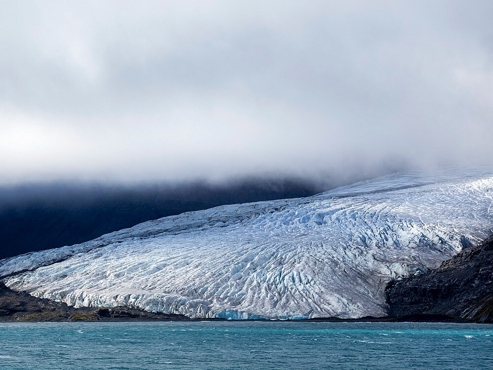 Ice and snow covered mountains with glaciers in King Haakon Bay, South Georgia, South Atlantic, Polar Regions