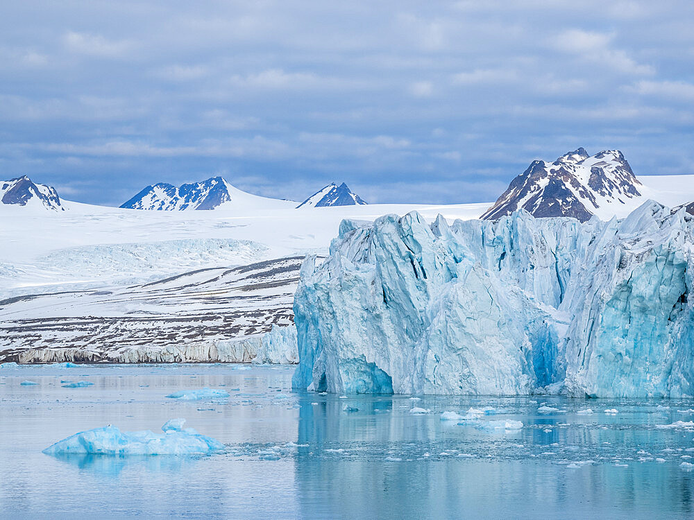 A view of the Lilliehookbreen (Lilliehook Glacier) on the North West side of Spitsbergen, Svalbard, Norway, Europe