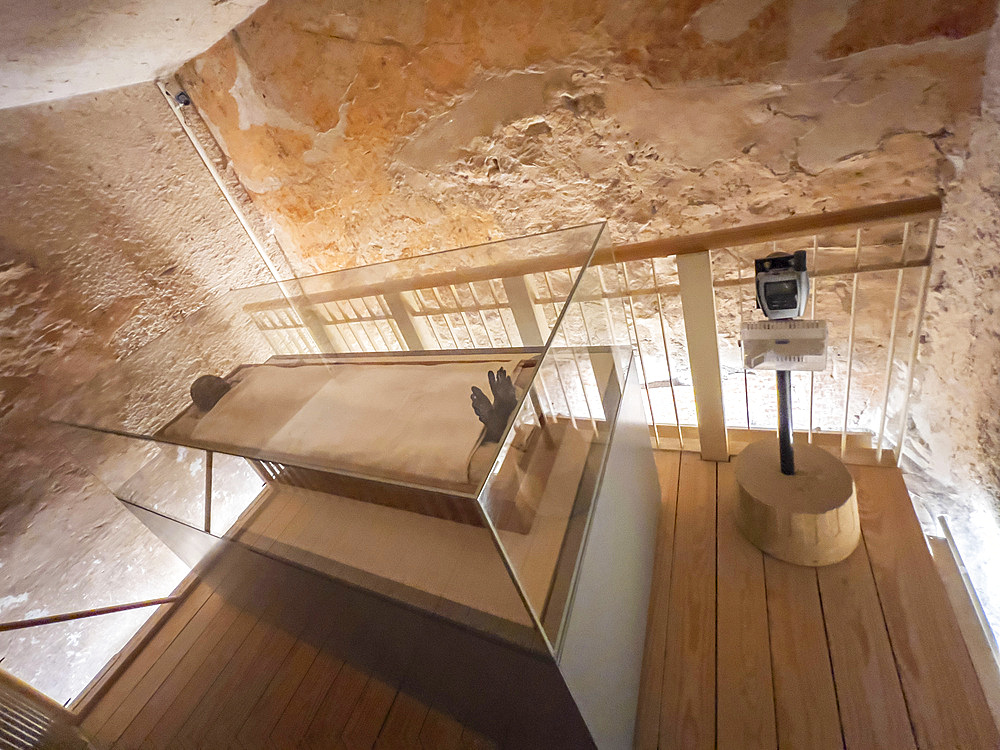 The tomb of Tutankhamun, with his mummified remains on display, Valley of the Kings, UNESCO World Heritage Site, Thebes, Egypt, North Africa, Africa