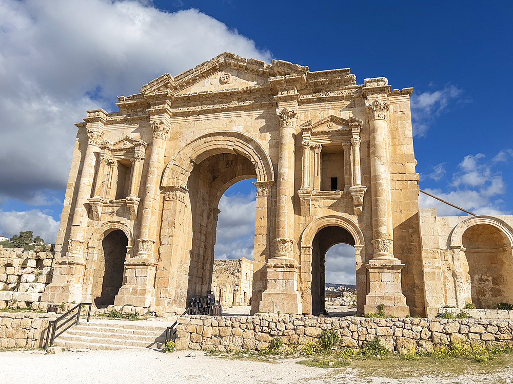 The Arch of Hadrian in Jerash, believed to have been founded in 331 BC by Alexander the Great, Jerash, Jordan, Middle East