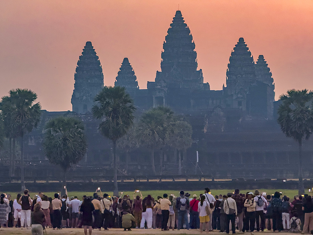 Angkor Wat, UNESCO World Heritage Site, a Hindu-Buddhist temple complex near Siem Reap, Cambodia, Indochina, Southeast Asia, Asia