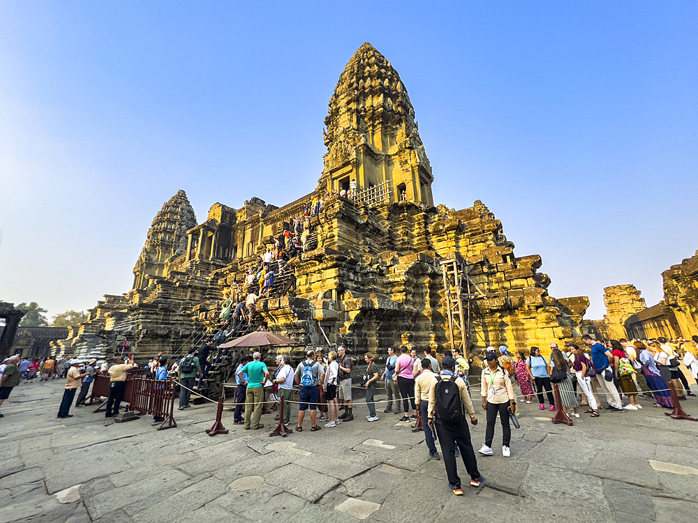 Tourists at Angkor Wat, UNESCO World Heritage Site, a Hindu-Buddhist temple complex near Siem Reap, Cambodia, Indochina, Southeast Asia, Asia